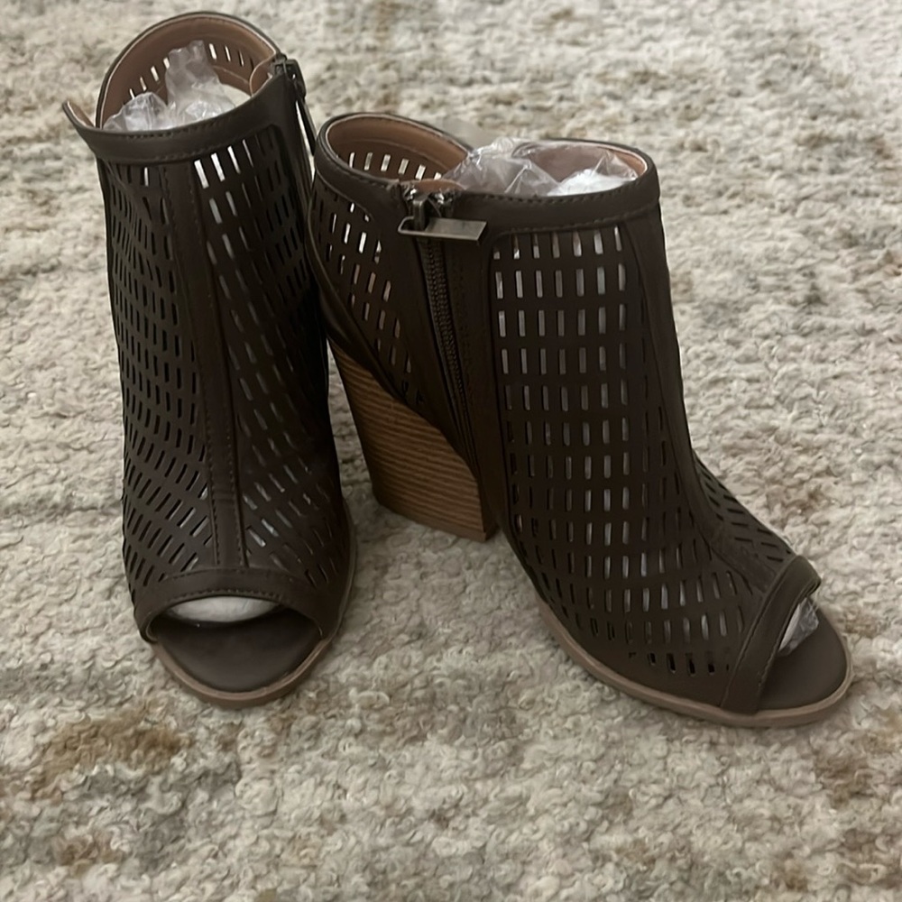 Peep toe Wedge Booties